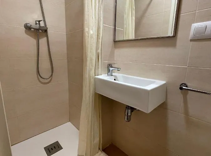 بيت ضيافة P&r Hostals Maria Rosa *