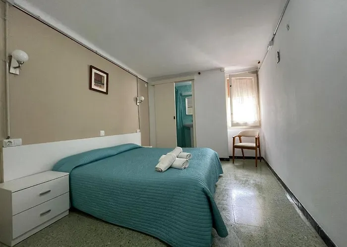 بيت ضيافة P&r Hostals Maria Rosa *